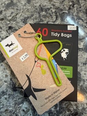 DOOG Strawberry Scented Tidy Bags - Black (60 Count) and doo loop